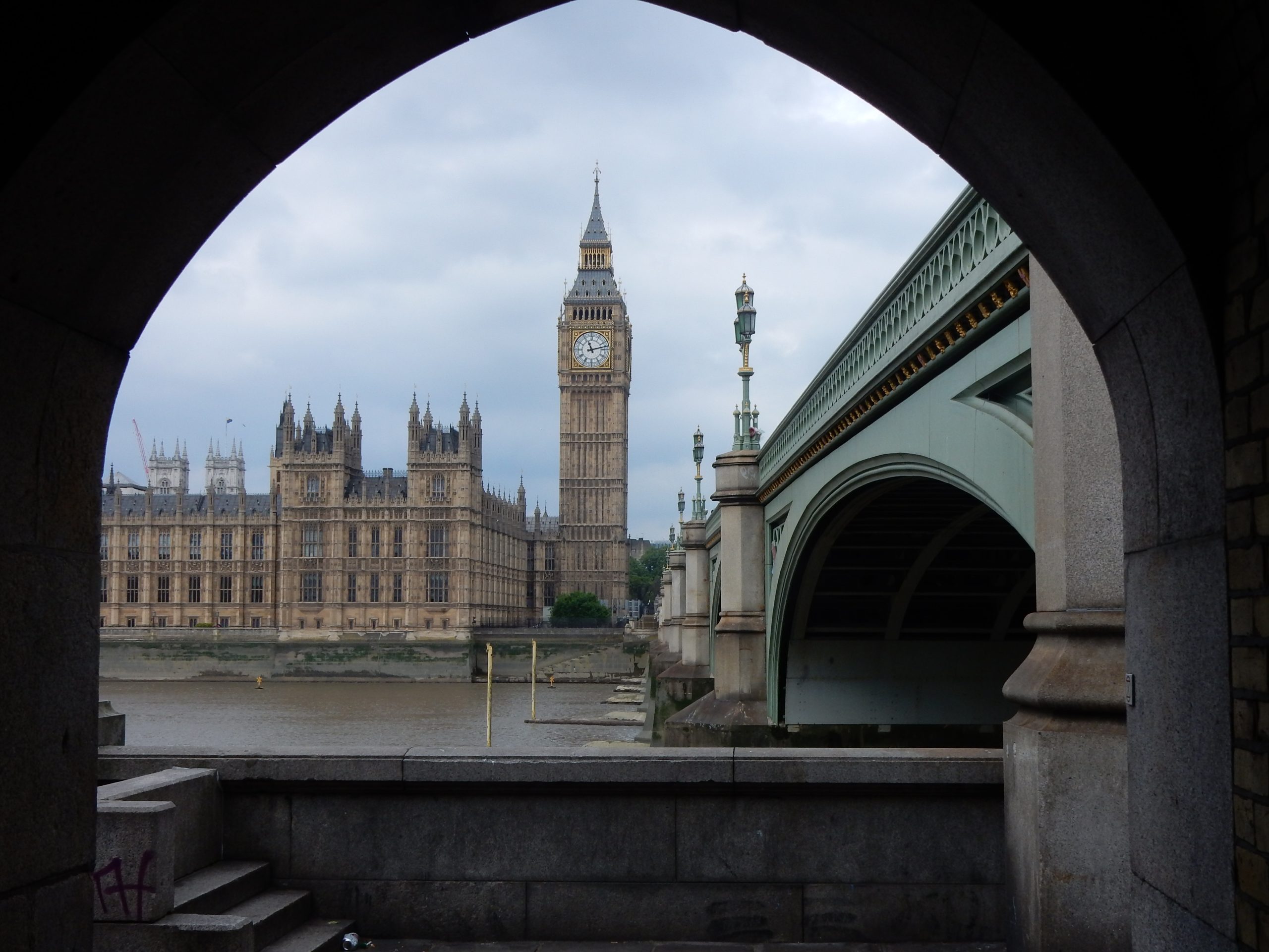 leasehold reform bill picture of houses of parliament through an arch